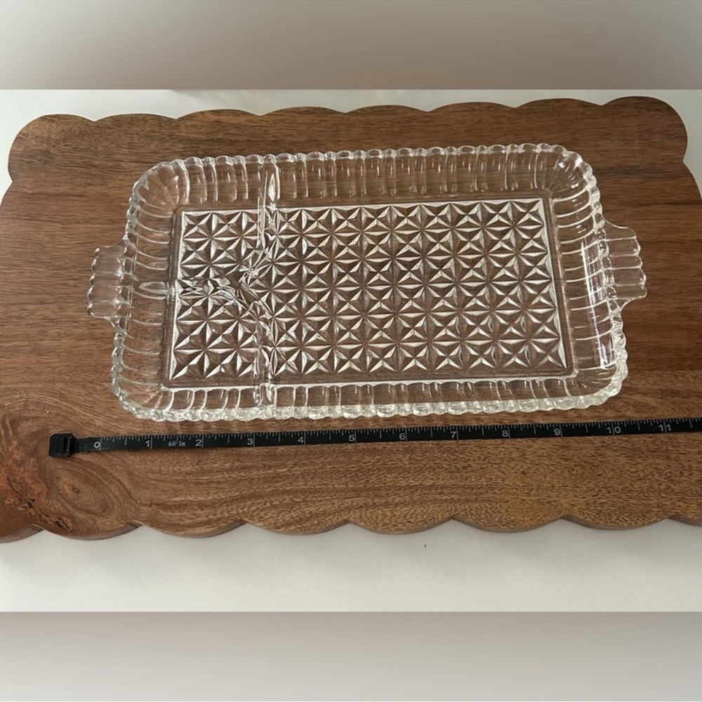 ✨Vintage Pressed Glass Vanity Tray | Perfume & Skincare Display Organizer✨ - Picture 8 of 12